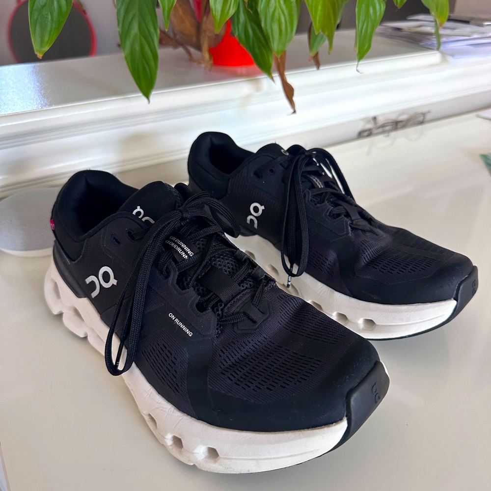 On Cloud Cloudrunners sz8 wide